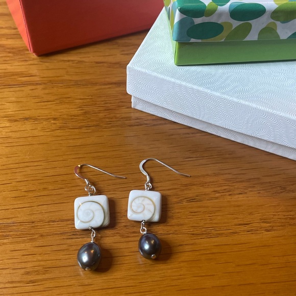 NEW Sterling Sliver Earrings with Fossil Shiva Shells and Tahitian Black Pearls - Picture 2 of 4